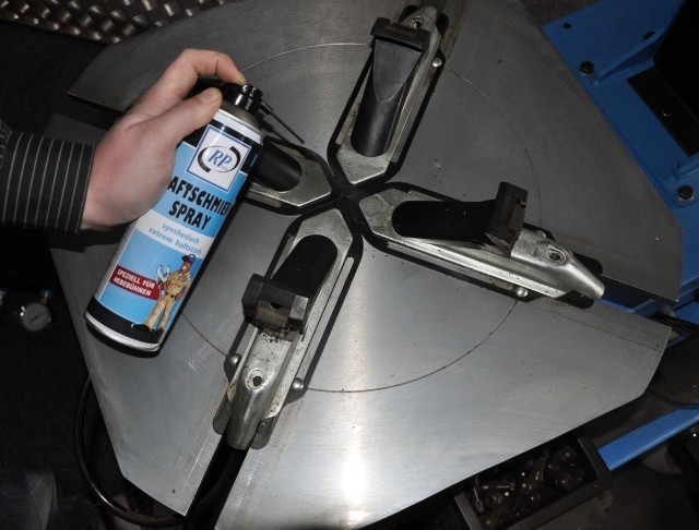 Spray, Hochleistungshaftschmierspray, 500 ml, speziell f&uuml;r Hebeb&uuml;hnen, Montiermaschinen,... | RP-TOOLS